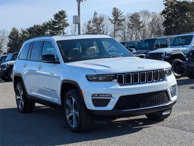 new 2025 Jeep Grand Cherokee car, priced at $44,205