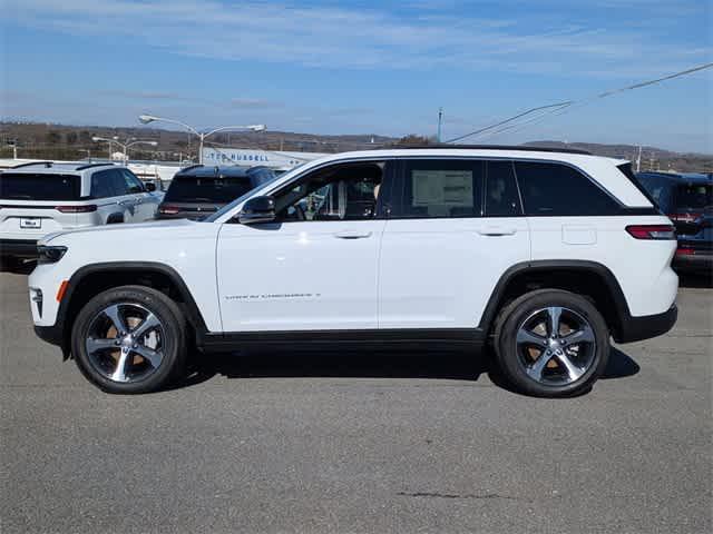 new 2025 Jeep Grand Cherokee car, priced at $44,205