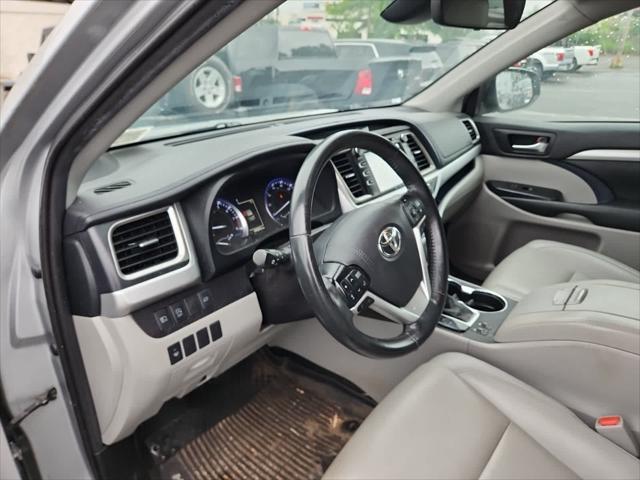 used 2019 Toyota Highlander car, priced at $27,435