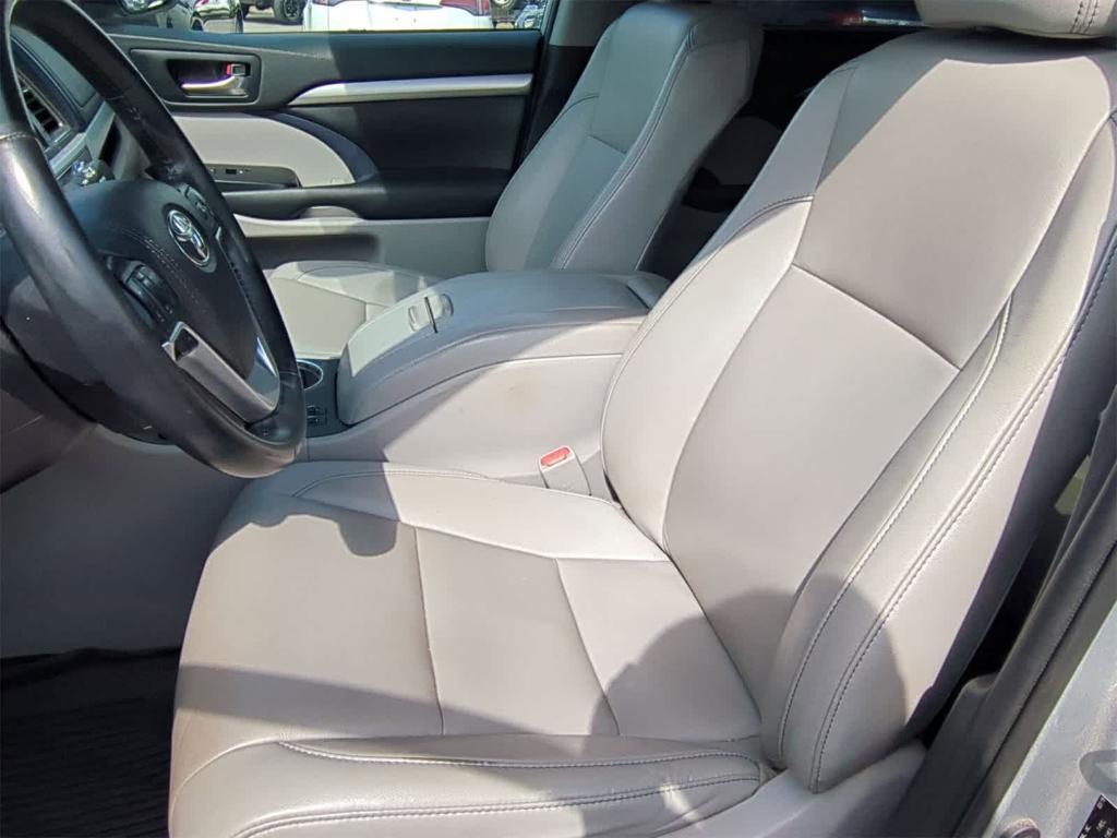 used 2019 Toyota Highlander car, priced at $26,704