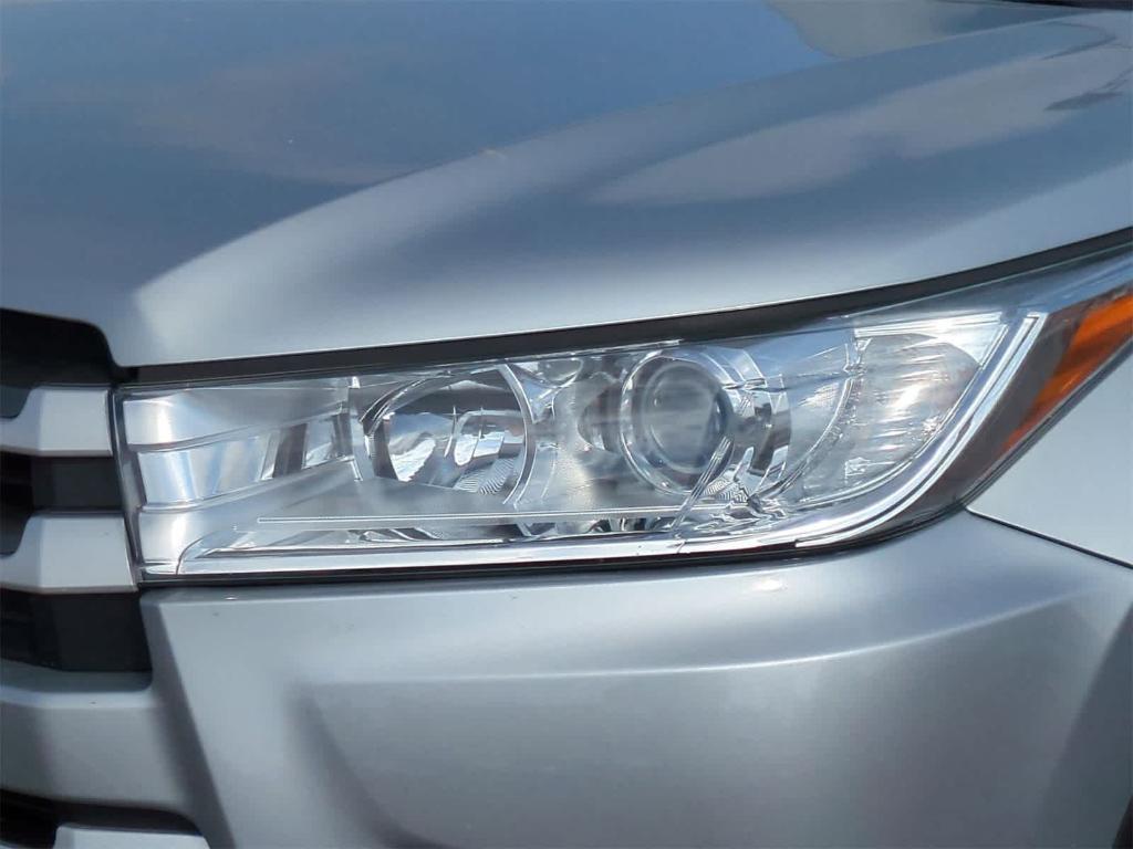 used 2019 Toyota Highlander car, priced at $26,704