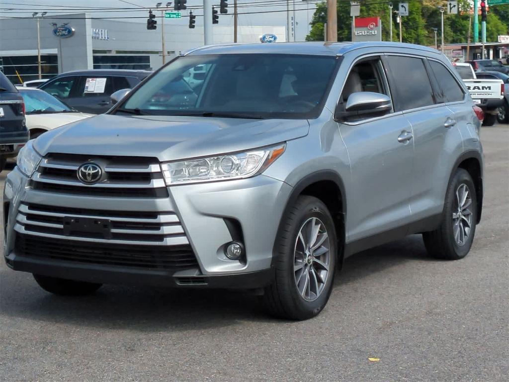 used 2019 Toyota Highlander car, priced at $26,704