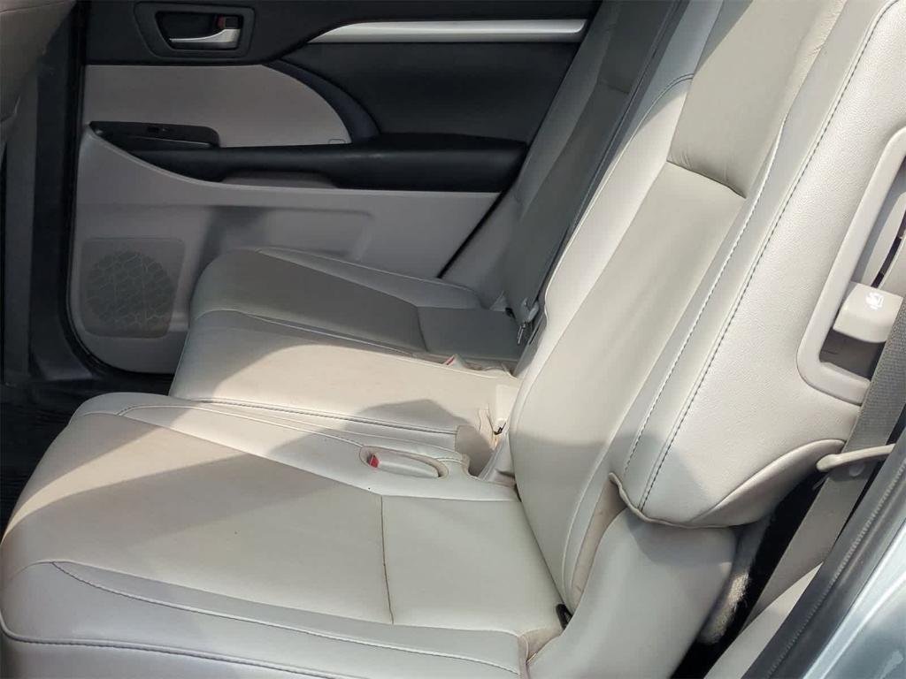 used 2019 Toyota Highlander car, priced at $26,704