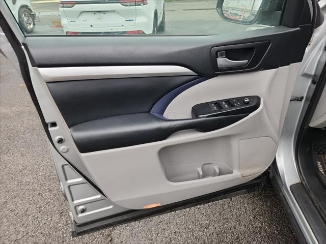 used 2019 Toyota Highlander car, priced at $27,435