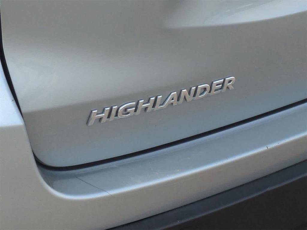 used 2019 Toyota Highlander car, priced at $26,704