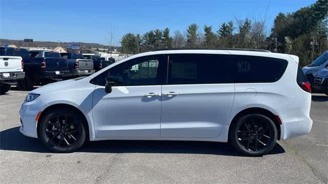 new 2024 Chrysler Pacifica car, priced at $38,765