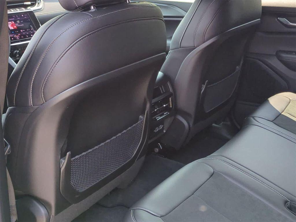 new 2025 Jeep Grand Cherokee car, priced at $37,250