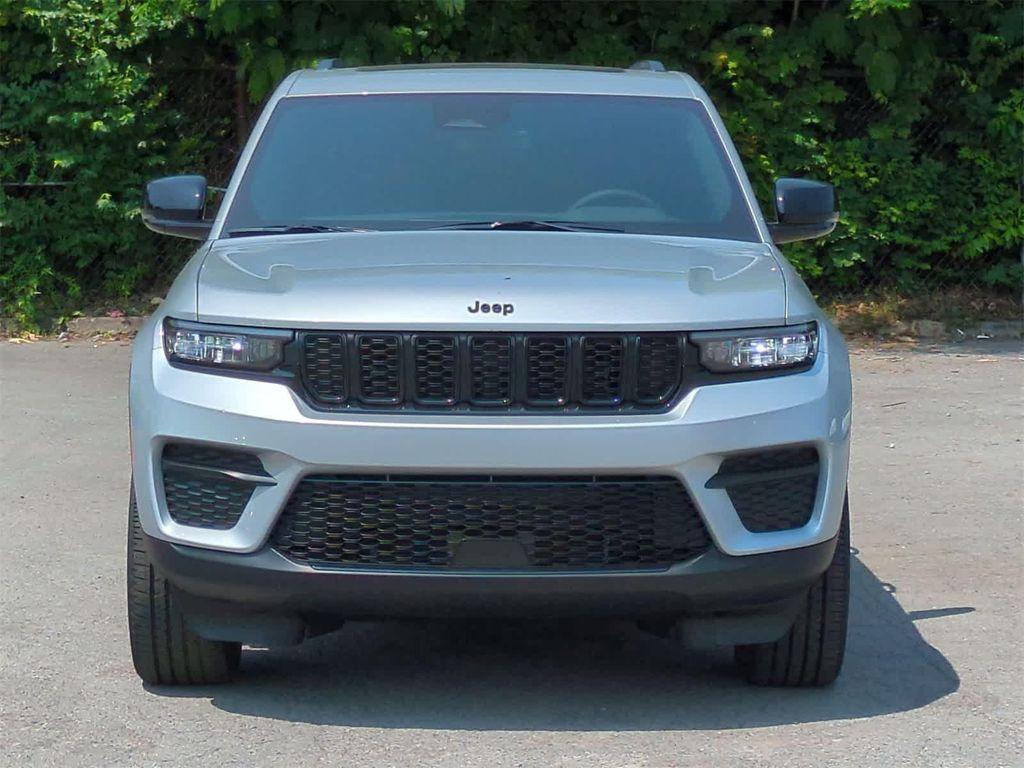 new 2025 Jeep Grand Cherokee car, priced at $37,250