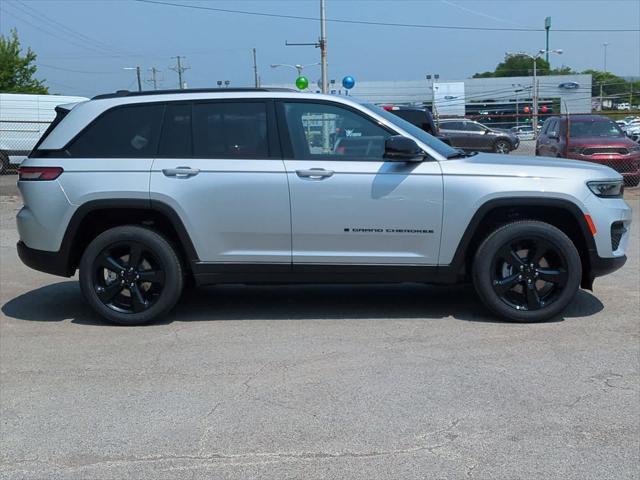 new 2025 Jeep Grand Cherokee car, priced at $39,375