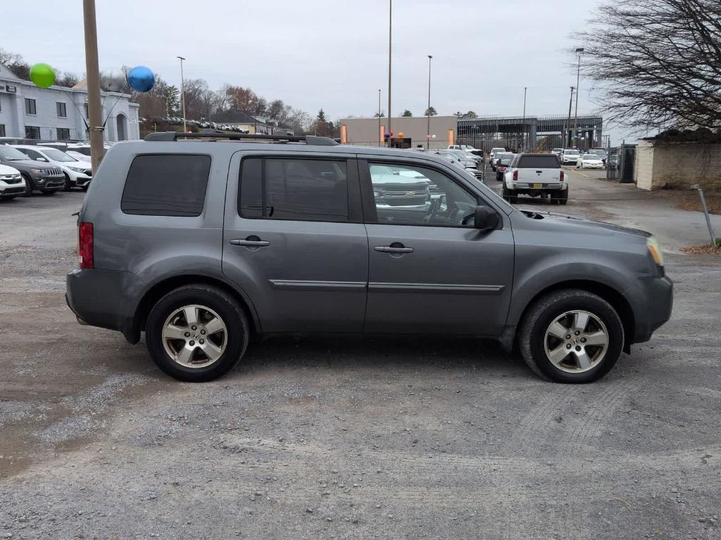 used 2011 Honda Pilot car, priced at $3,000