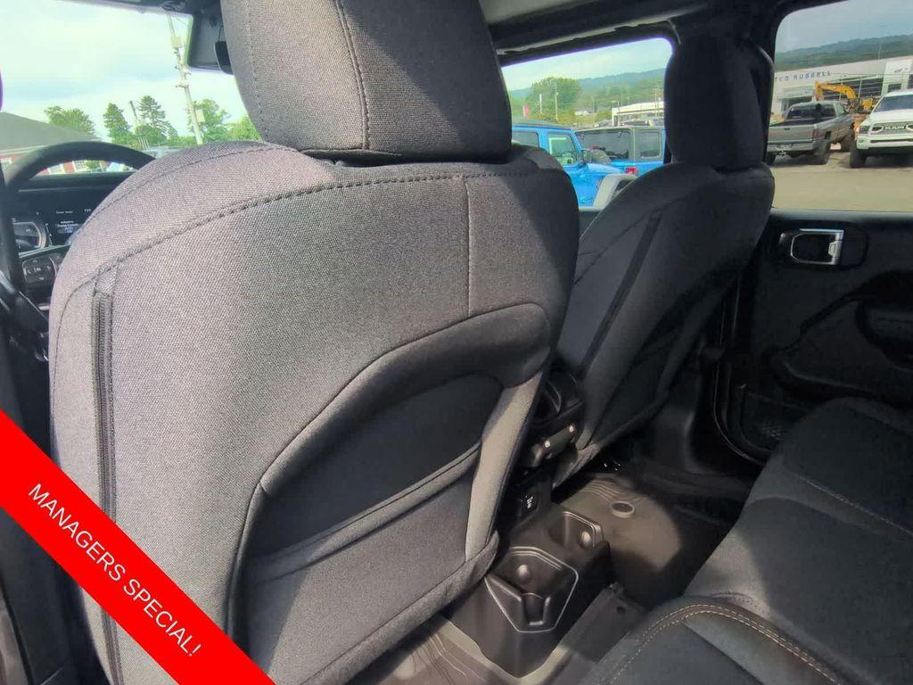 new 2025 Jeep Gladiator car, priced at $40,180