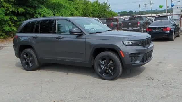 new 2025 Jeep Grand Cherokee car, priced at $39,375