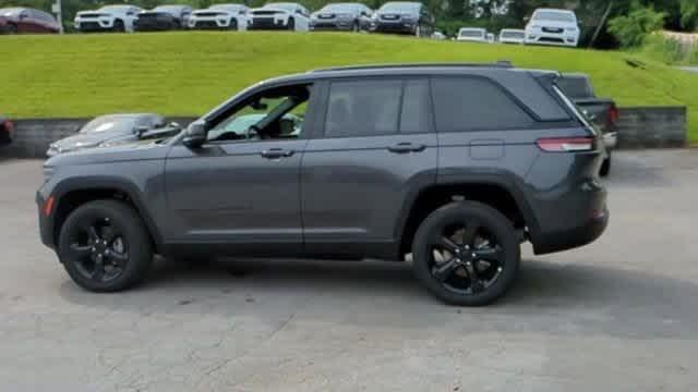 new 2025 Jeep Grand Cherokee car, priced at $39,375