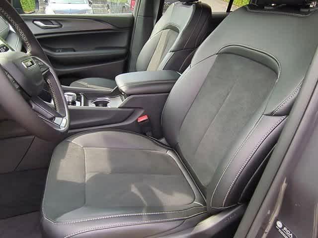 new 2025 Jeep Grand Cherokee car, priced at $39,375