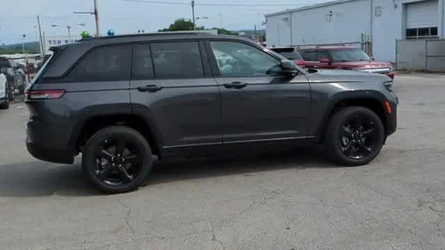 new 2025 Jeep Grand Cherokee car, priced at $39,375