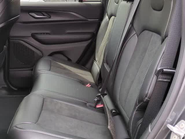 new 2025 Jeep Grand Cherokee car, priced at $39,375