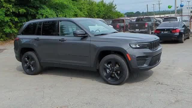 new 2025 Jeep Grand Cherokee car, priced at $39,375