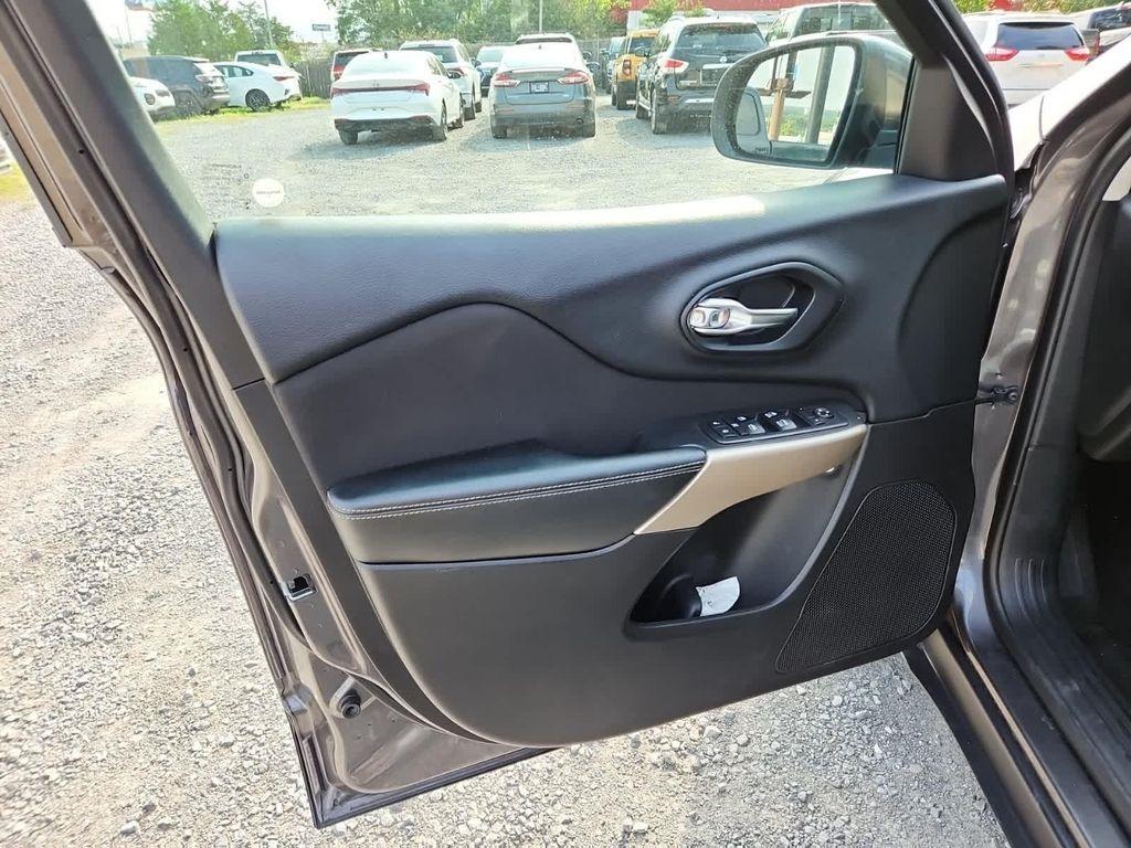 used 2018 Jeep Cherokee car, priced at $12,995