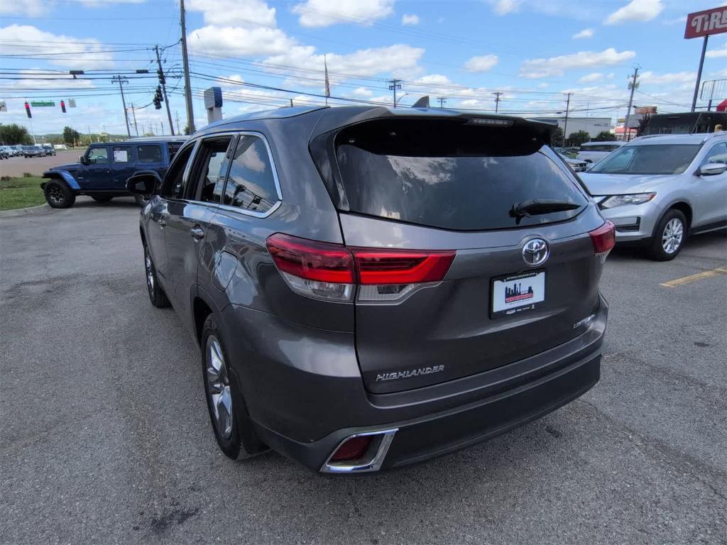 used 2019 Toyota Highlander car, priced at $27,995