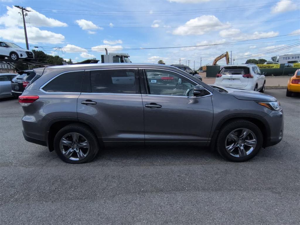 used 2019 Toyota Highlander car, priced at $27,995
