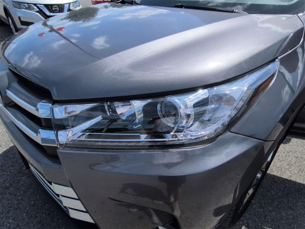 used 2019 Toyota Highlander car, priced at $27,995
