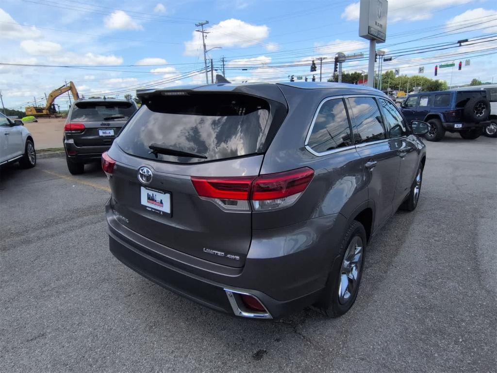 used 2019 Toyota Highlander car, priced at $27,995