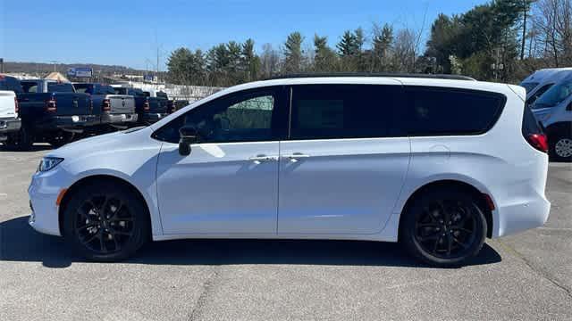 new 2024 Chrysler Pacifica car, priced at $36,265