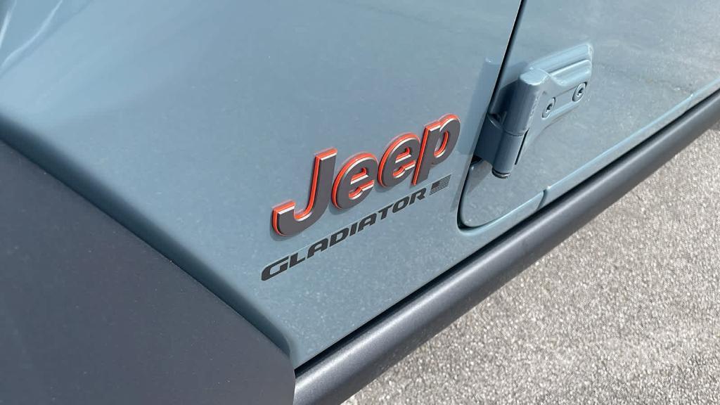 new 2024 Jeep Gladiator car, priced at $59,576