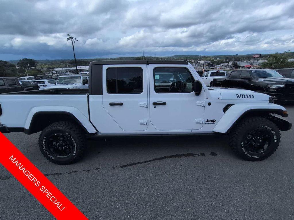 new 2025 Jeep Gladiator car, priced at $39,585