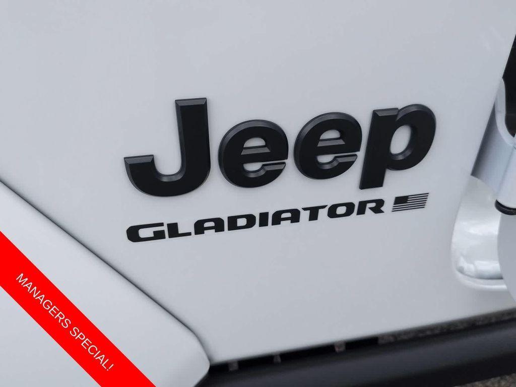 new 2025 Jeep Gladiator car, priced at $39,585