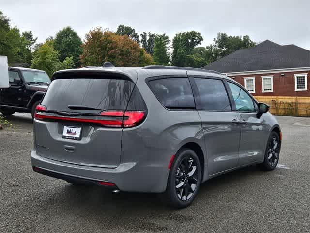 new 2024 Chrysler Pacifica car, priced at $34,500