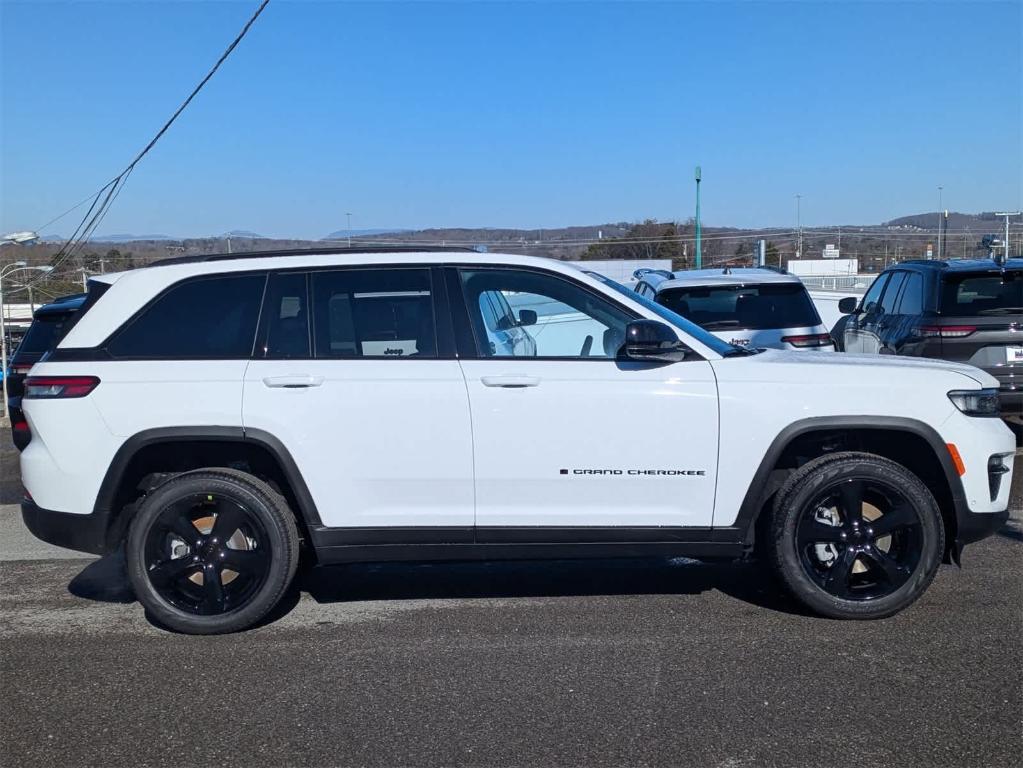 new 2025 Jeep Grand Cherokee car, priced at $47,390