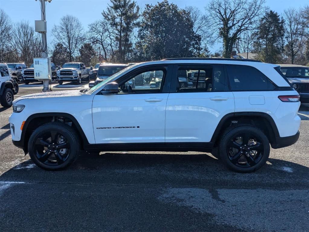 new 2025 Jeep Grand Cherokee car, priced at $47,390