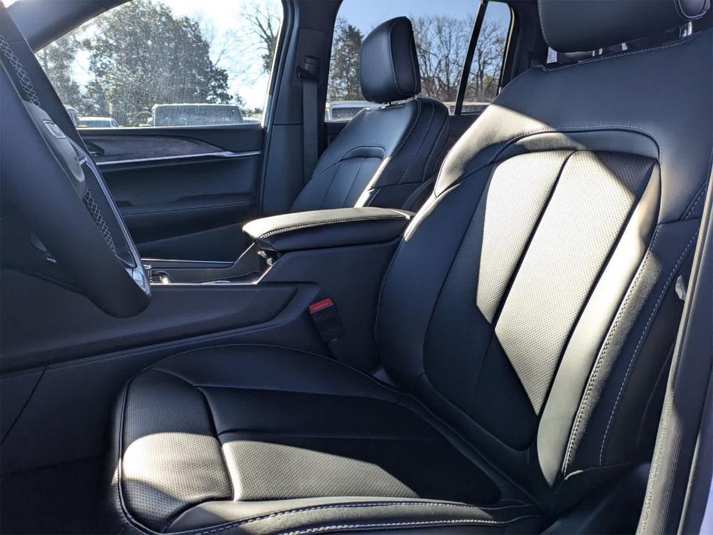 new 2025 Jeep Grand Cherokee car, priced at $47,390