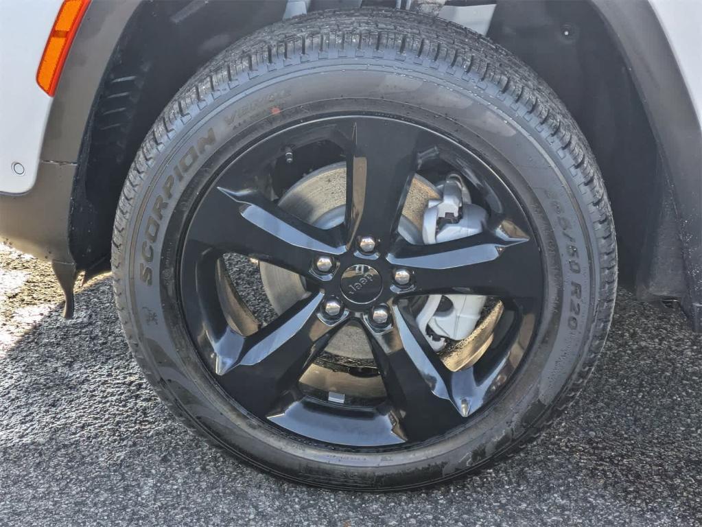 new 2025 Jeep Grand Cherokee car, priced at $47,390