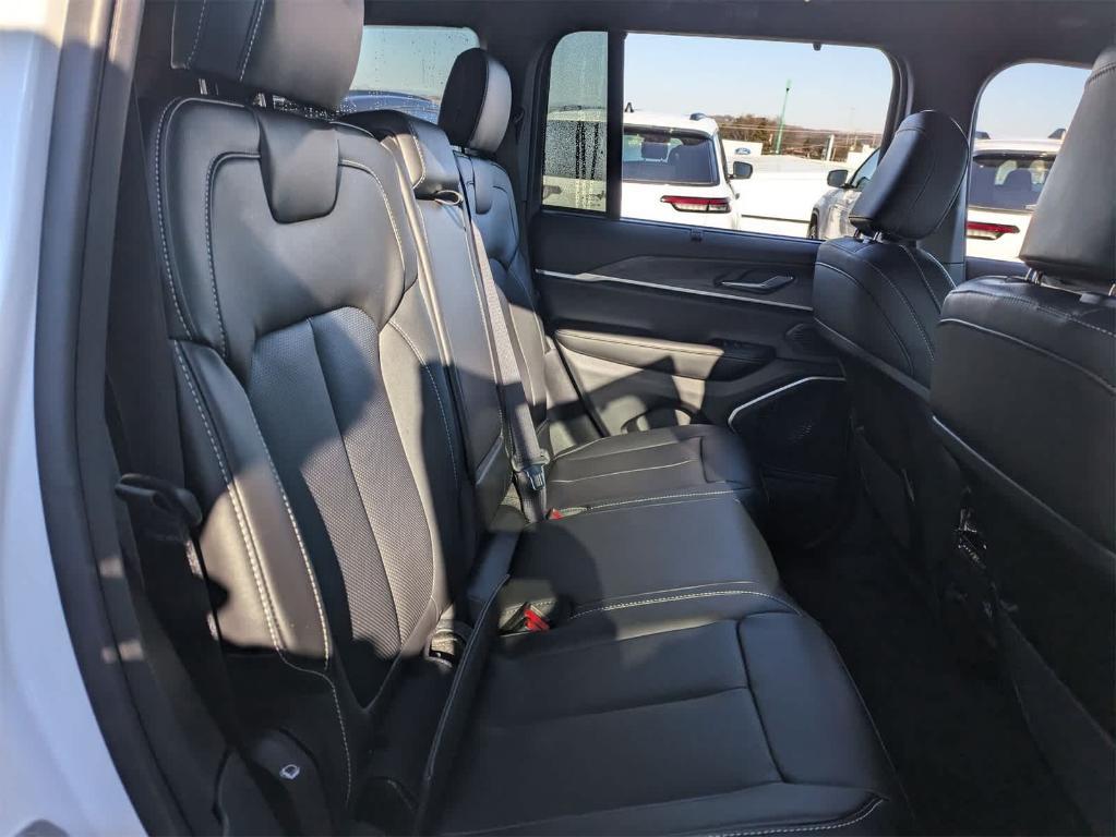 new 2025 Jeep Grand Cherokee car, priced at $47,390
