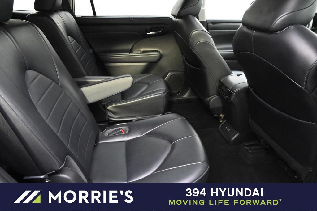 used 2022 Toyota Highlander car, priced at $30,999