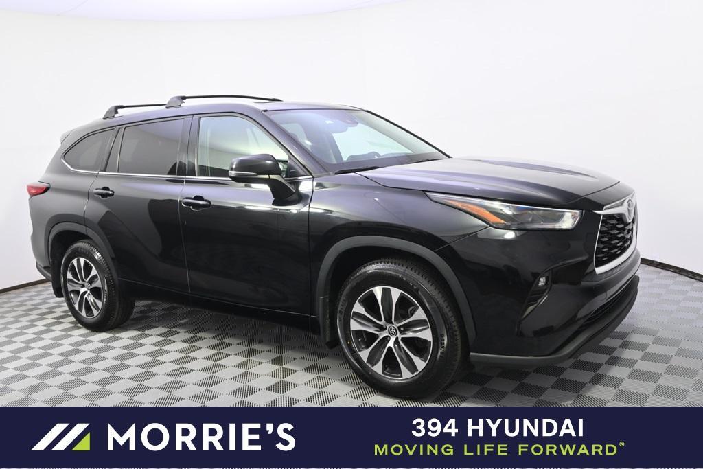 used 2022 Toyota Highlander car, priced at $30,999