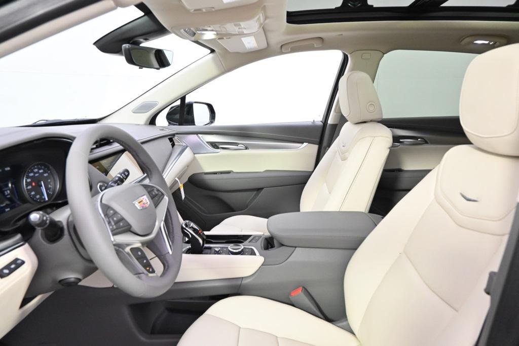 new 2025 Cadillac XT5 car, priced at $60,384
