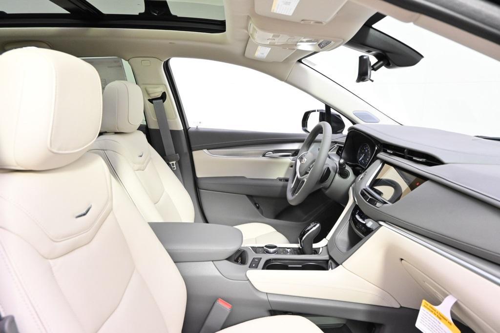 new 2025 Cadillac XT5 car, priced at $60,384