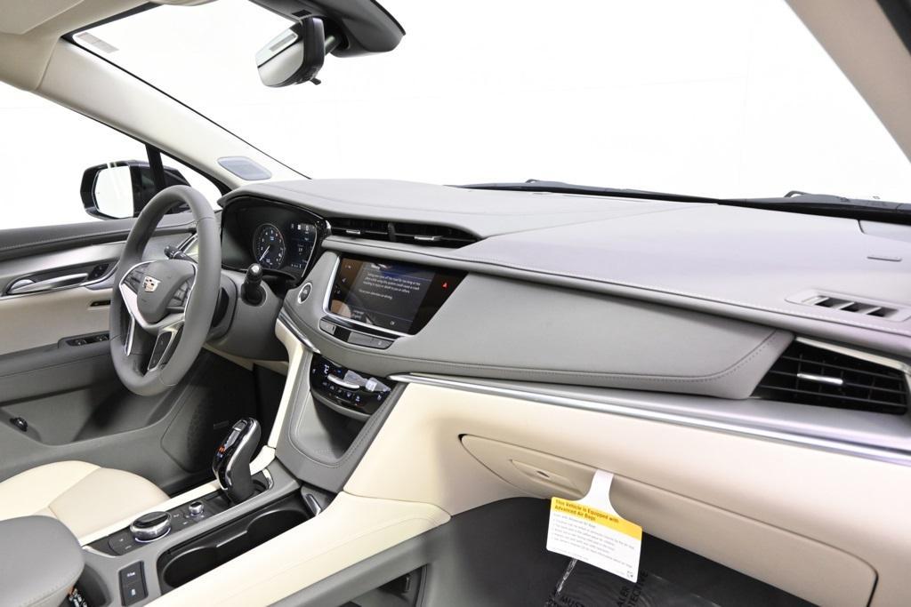 new 2025 Cadillac XT5 car, priced at $60,384