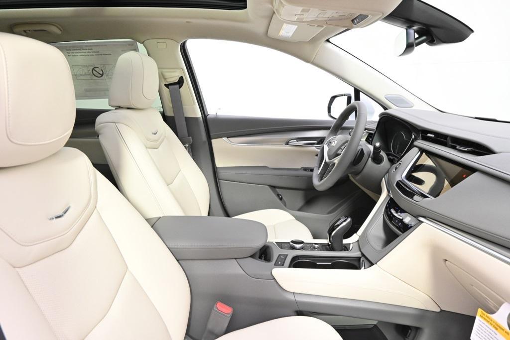 new 2025 Cadillac XT5 car, priced at $56,004