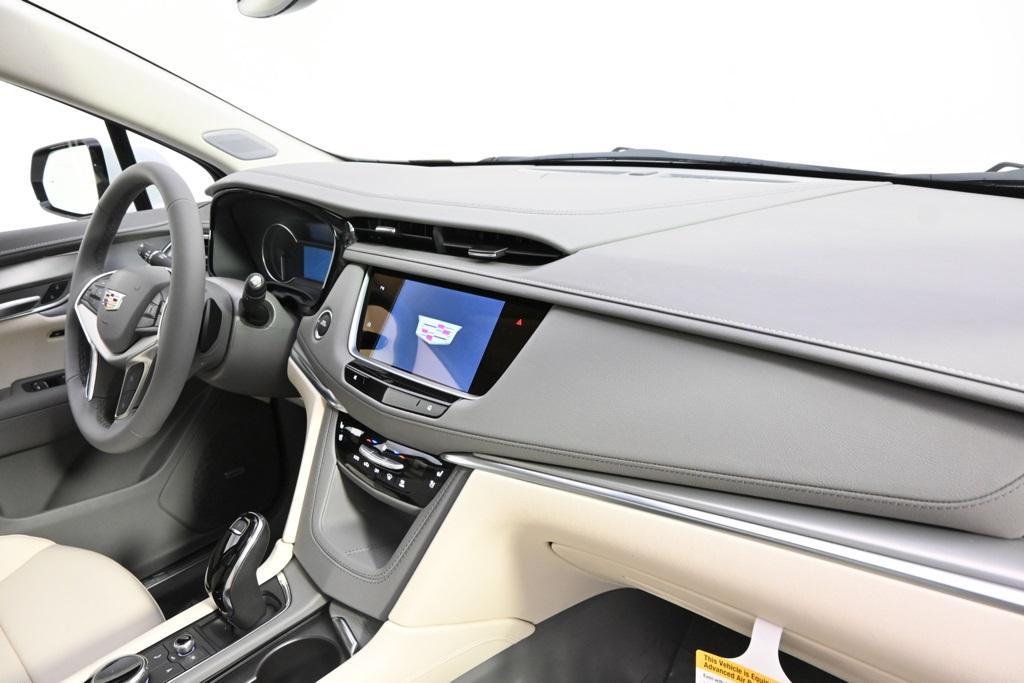 new 2025 Cadillac XT5 car, priced at $56,004