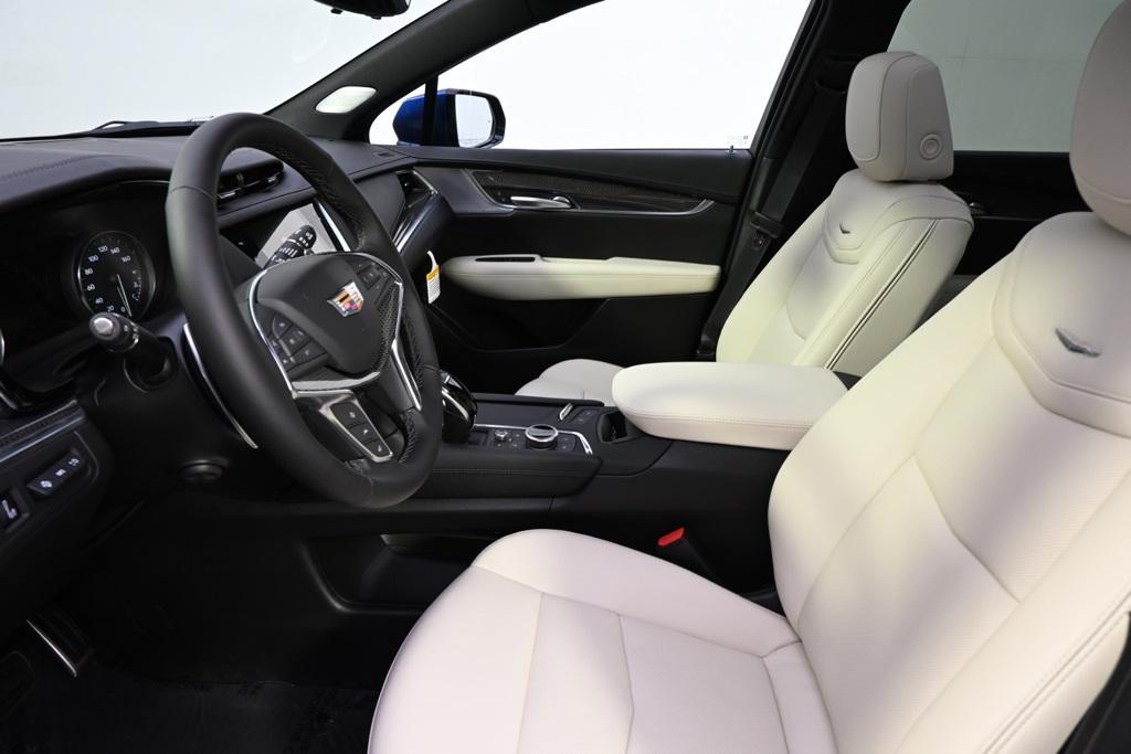 new 2025 Cadillac XT5 car, priced at $64,584