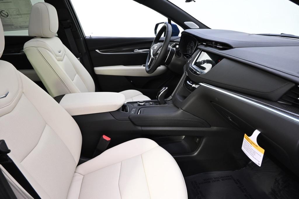 new 2025 Cadillac XT5 car, priced at $64,584