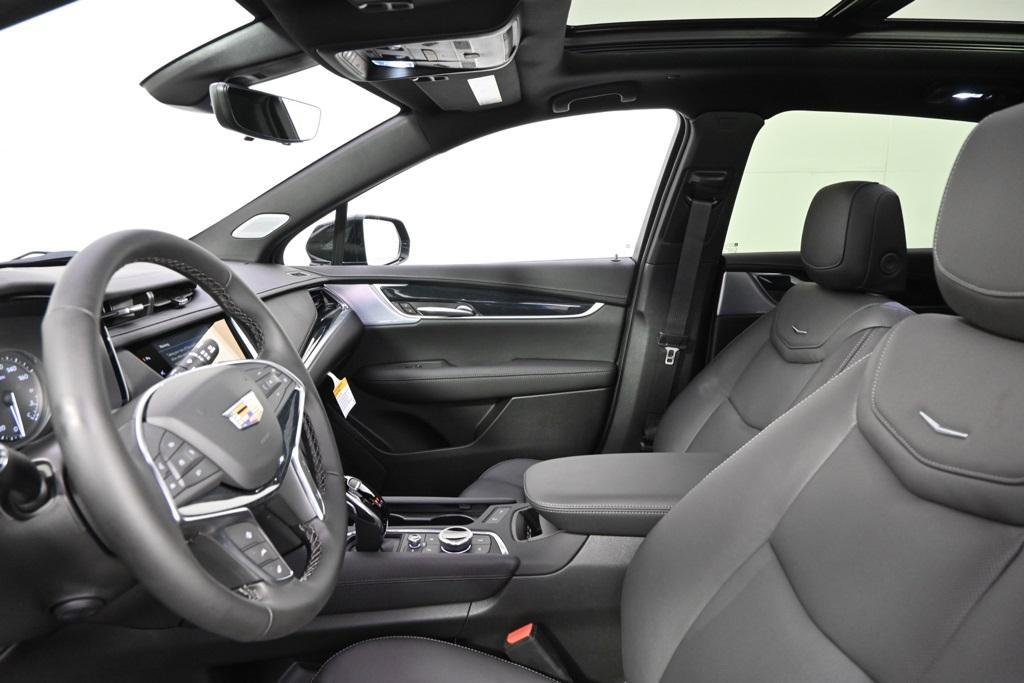 new 2025 Cadillac XT5 car, priced at $57,664