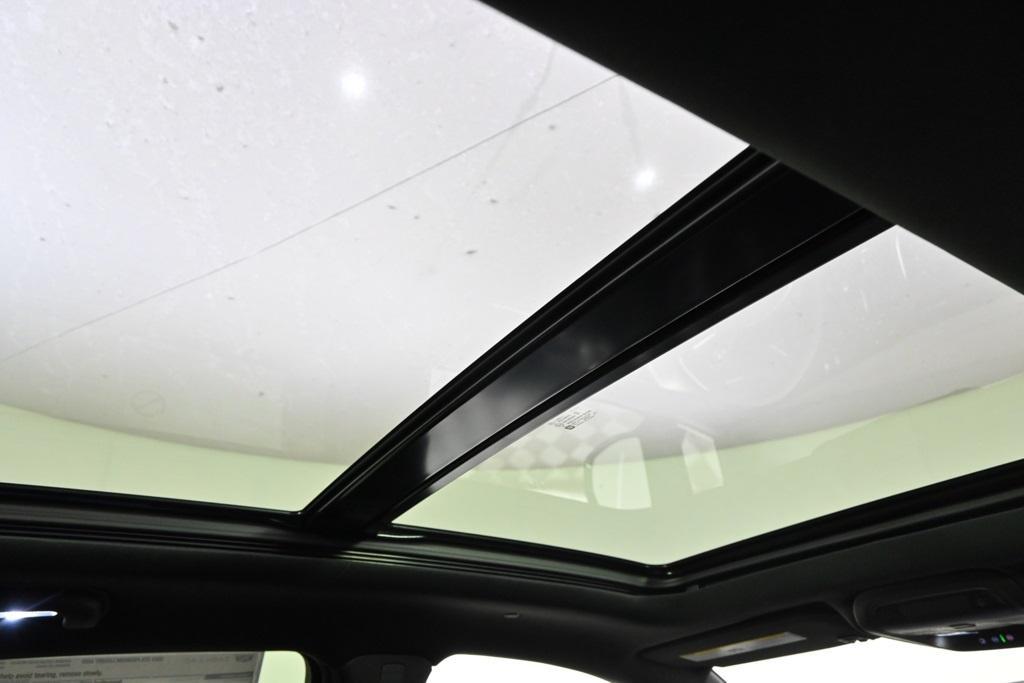 new 2025 Cadillac XT5 car, priced at $57,664