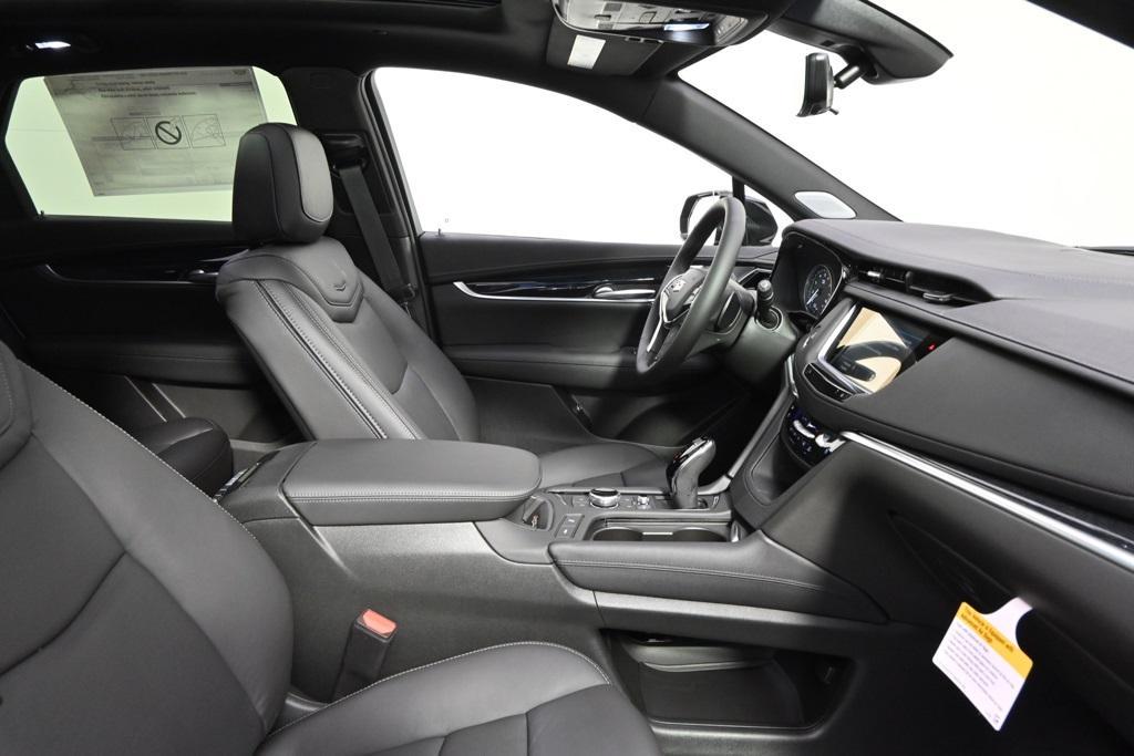 new 2025 Cadillac XT5 car, priced at $57,664