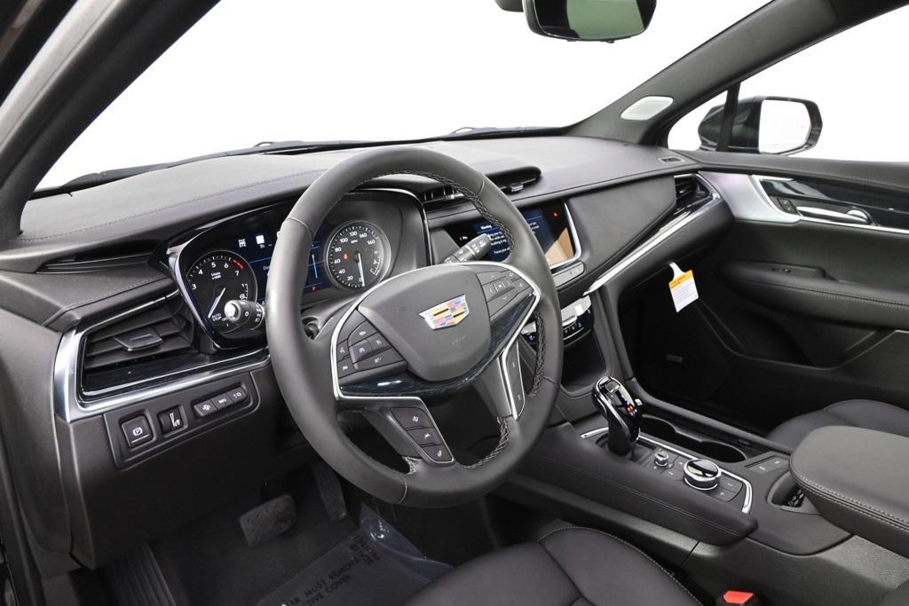 new 2025 Cadillac XT5 car, priced at $57,664