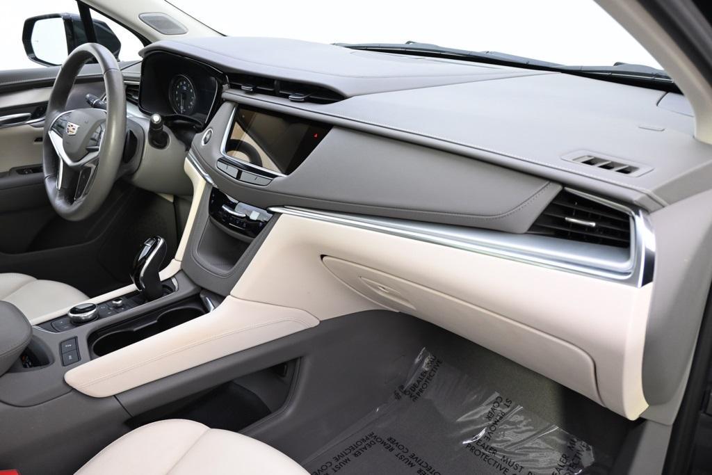 used 2022 Cadillac XT5 car, priced at $32,998